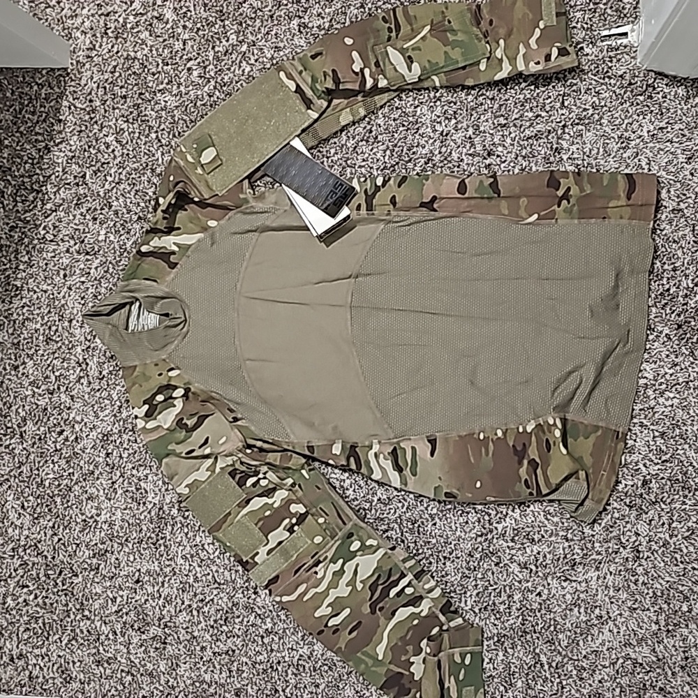 Army Combat Shirt Flame Resistant Camo Size Medium 8415-01-580-4853